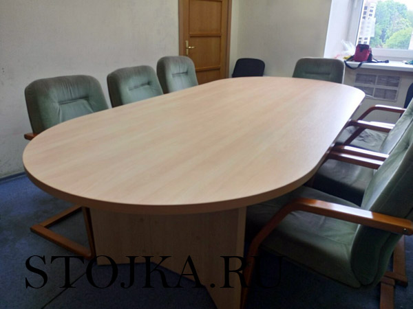 Овальный стол в переговорную комнату