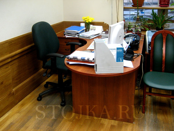 Столы офисные угловые