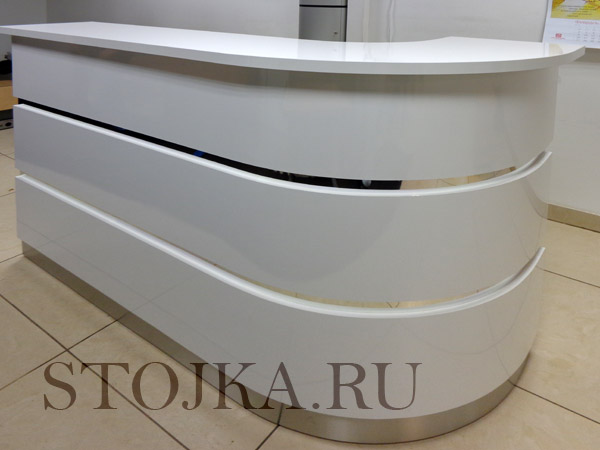 Белая стойка ресепшн Tour